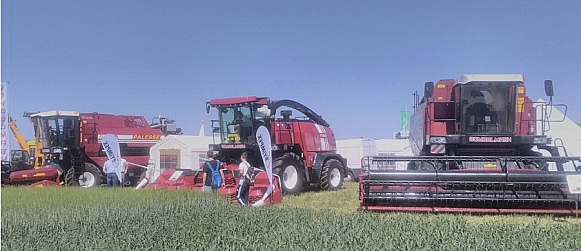Presentation of Gomselmash machinery at all-Slovakia field day