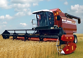 GRAIN HARVESTING MACHINERY IN USE