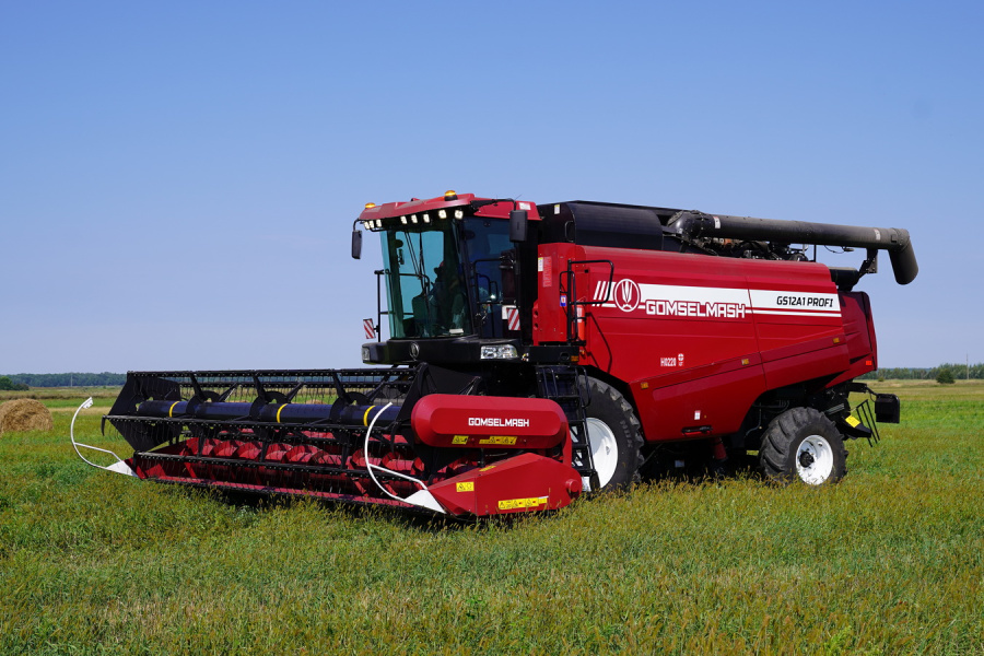 Grain harvesting combine GS12A1