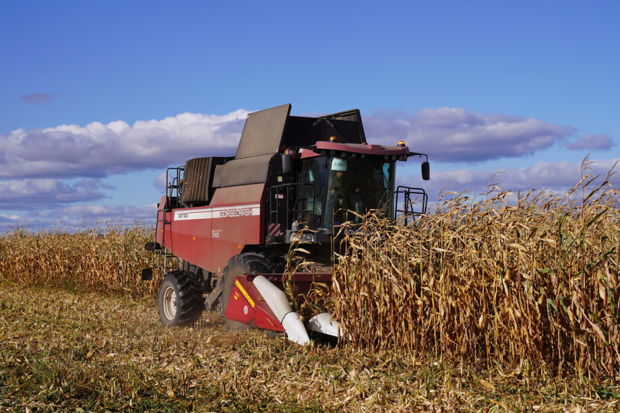 Grain harvesting combine GR700