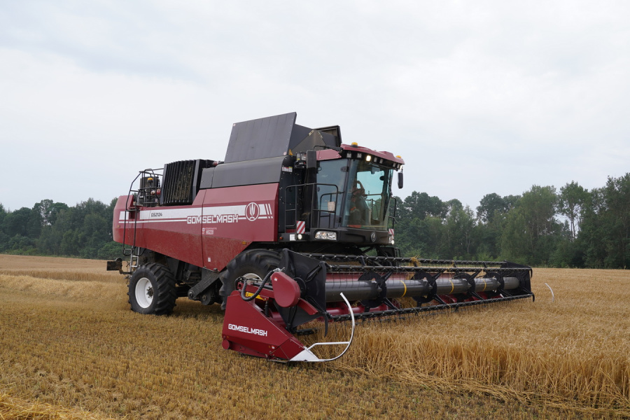 Grain harvesting combine GS2124
