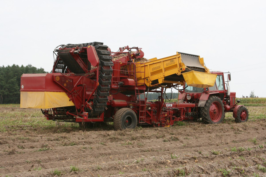 Semi-trailed potato harvester PT25