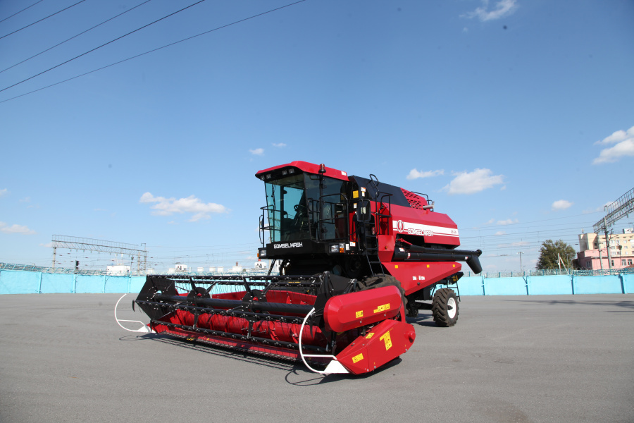 Grain harvesting combine GS5