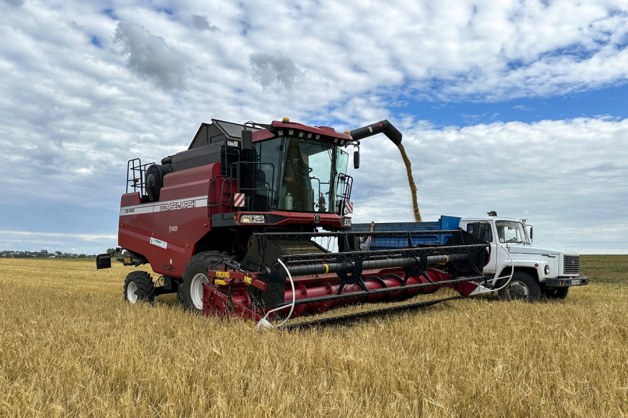 Grain harvesting combine GS400
