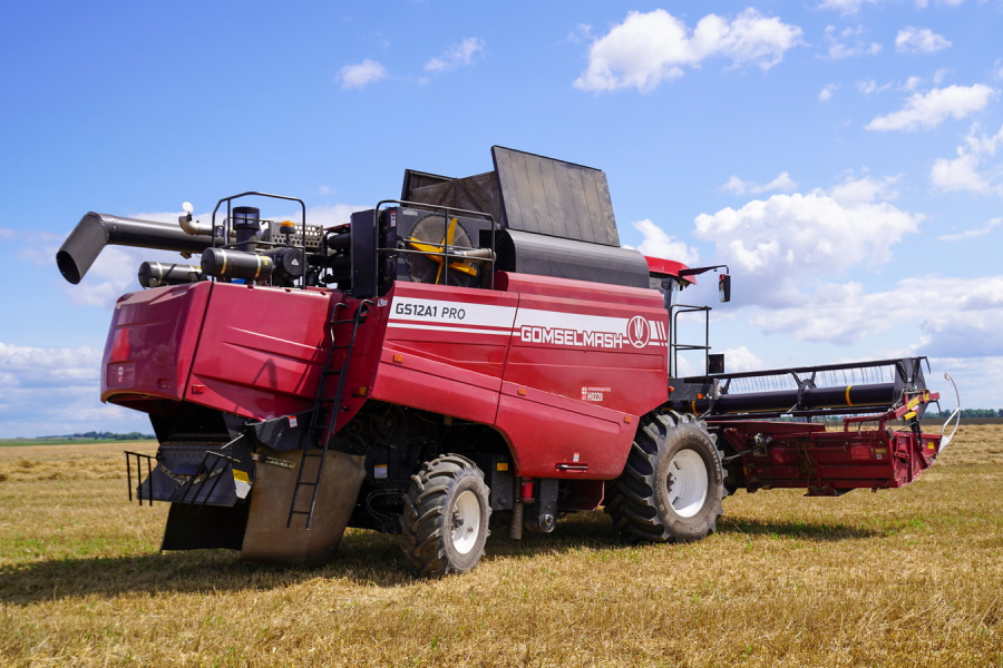 Grain harvesting combine GS12A1