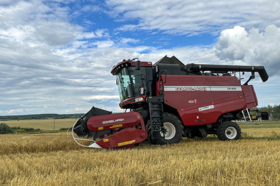 Grain harvesting combine GS400