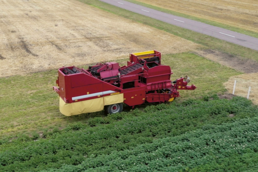 SEMI-TRAILED POTATO HARVESTER WITH LATERAL DIGGING PT260-2