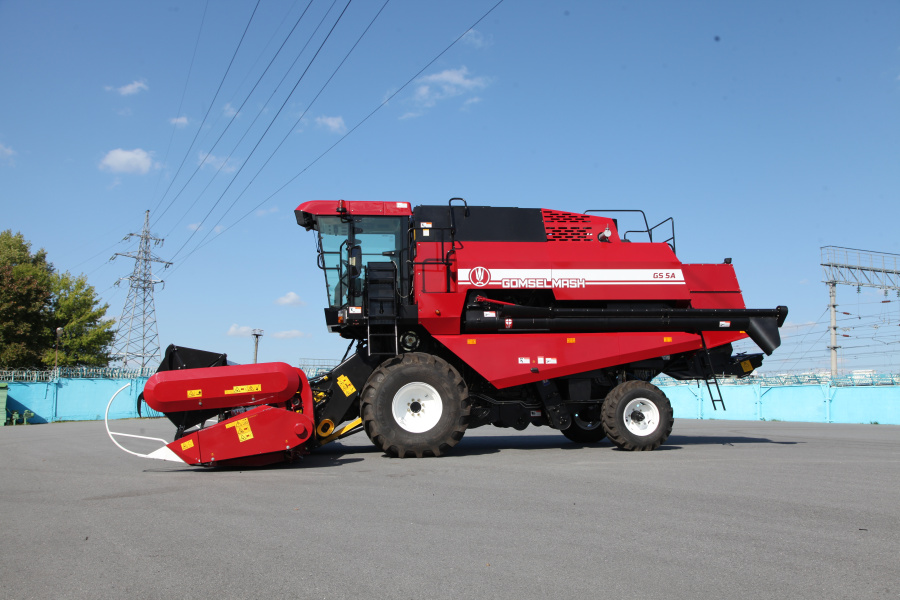 Grain harvesting combine GS5