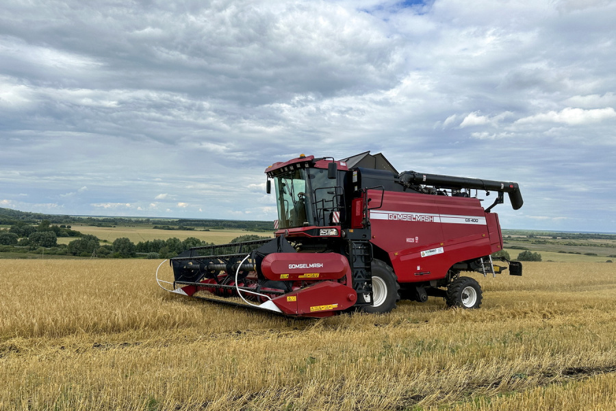 Grain harvesting combine GS400