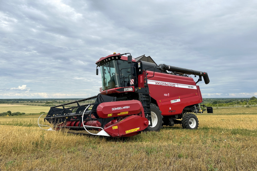 Grain harvesting combine GS400