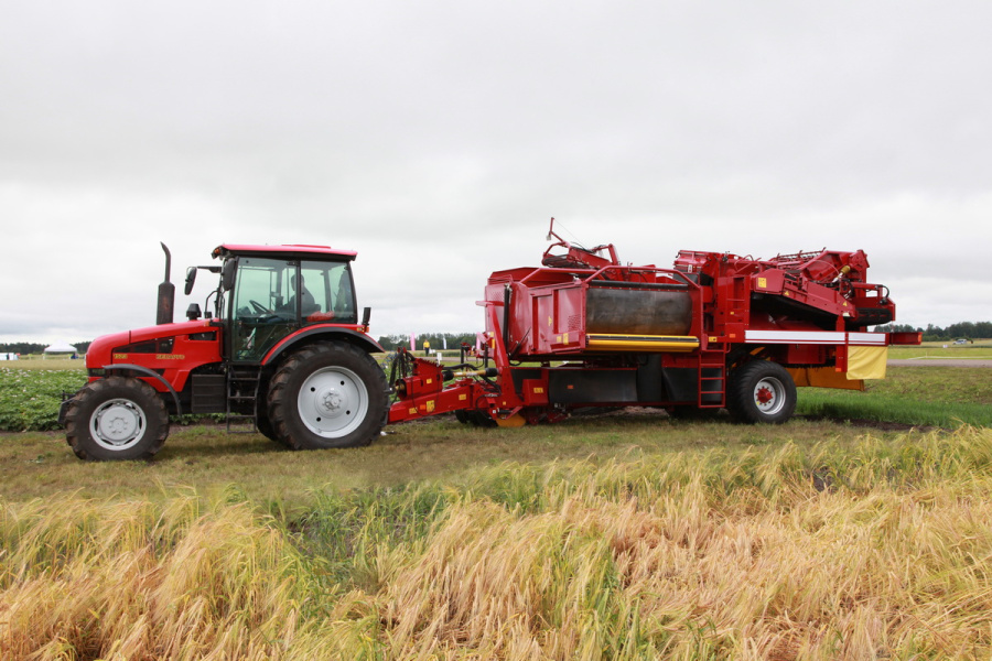 SEMI-TRAILED POTATO HARVESTER WITH LATERAL DIGGING PT260-2