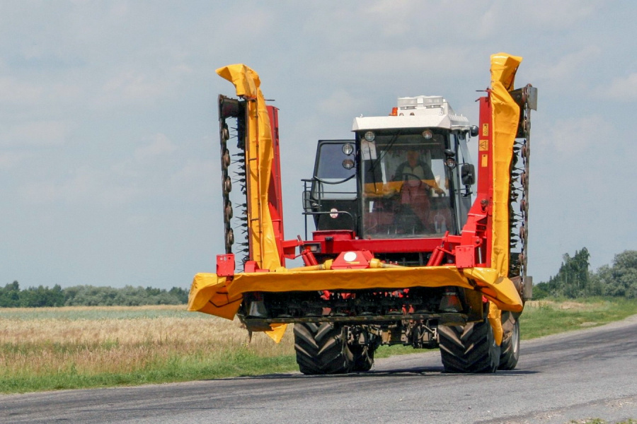 Mounted rotary three-section mower-conditioner CH90