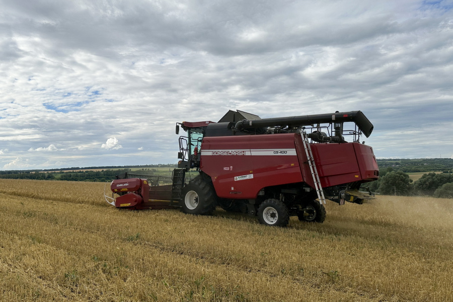 Grain harvesting combine GS400
